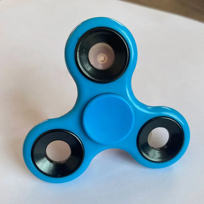 🌀 The Original Spinner – Simple, Smooth, Satisfying
The classic fidget spinner never goes out of style. Designed for both kids and adults, it’s the perfect way to reduce stress, fight boredom, and improve focus anywhere.