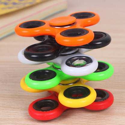🌀 The Original Spinner – Simple, Smooth, Satisfying
The classic fidget spinner never goes out of style. Designed for both kids and adults, it’s the perfect way to reduce stress, fight boredom, and improve focus anywhere.